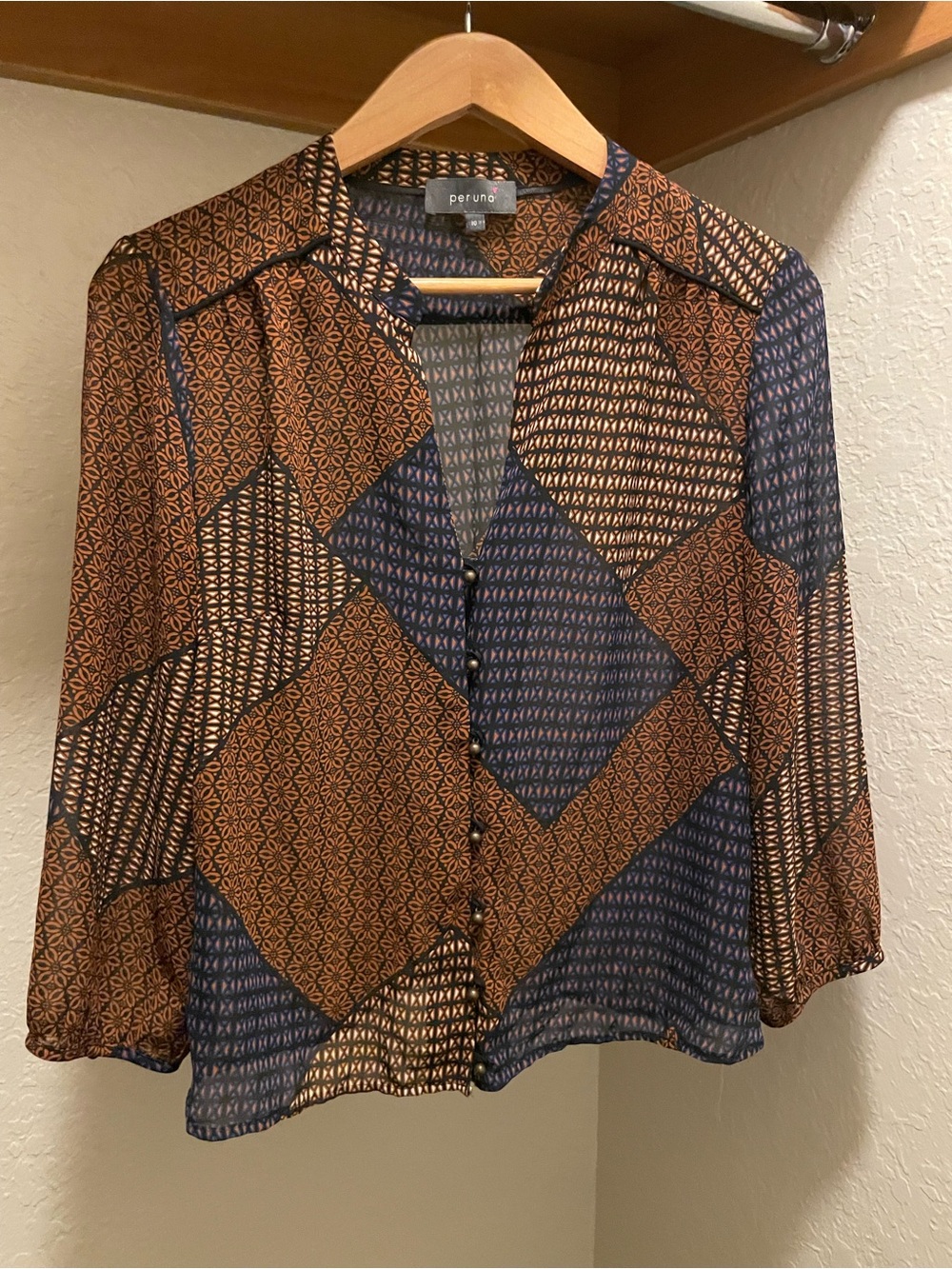 per una Navy and Brown Geometric Patchwork Button-Front Blouse